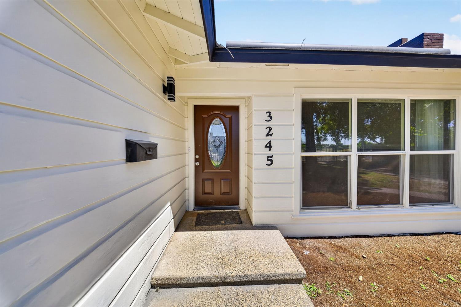 3245 E Gettysburg Ave